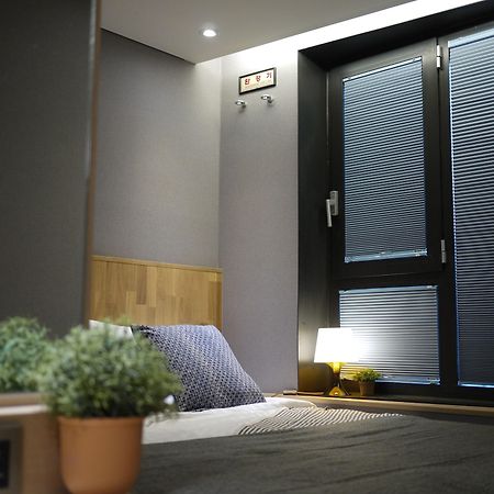 Hostel Cleo Seoul Hongdae Exterior photo