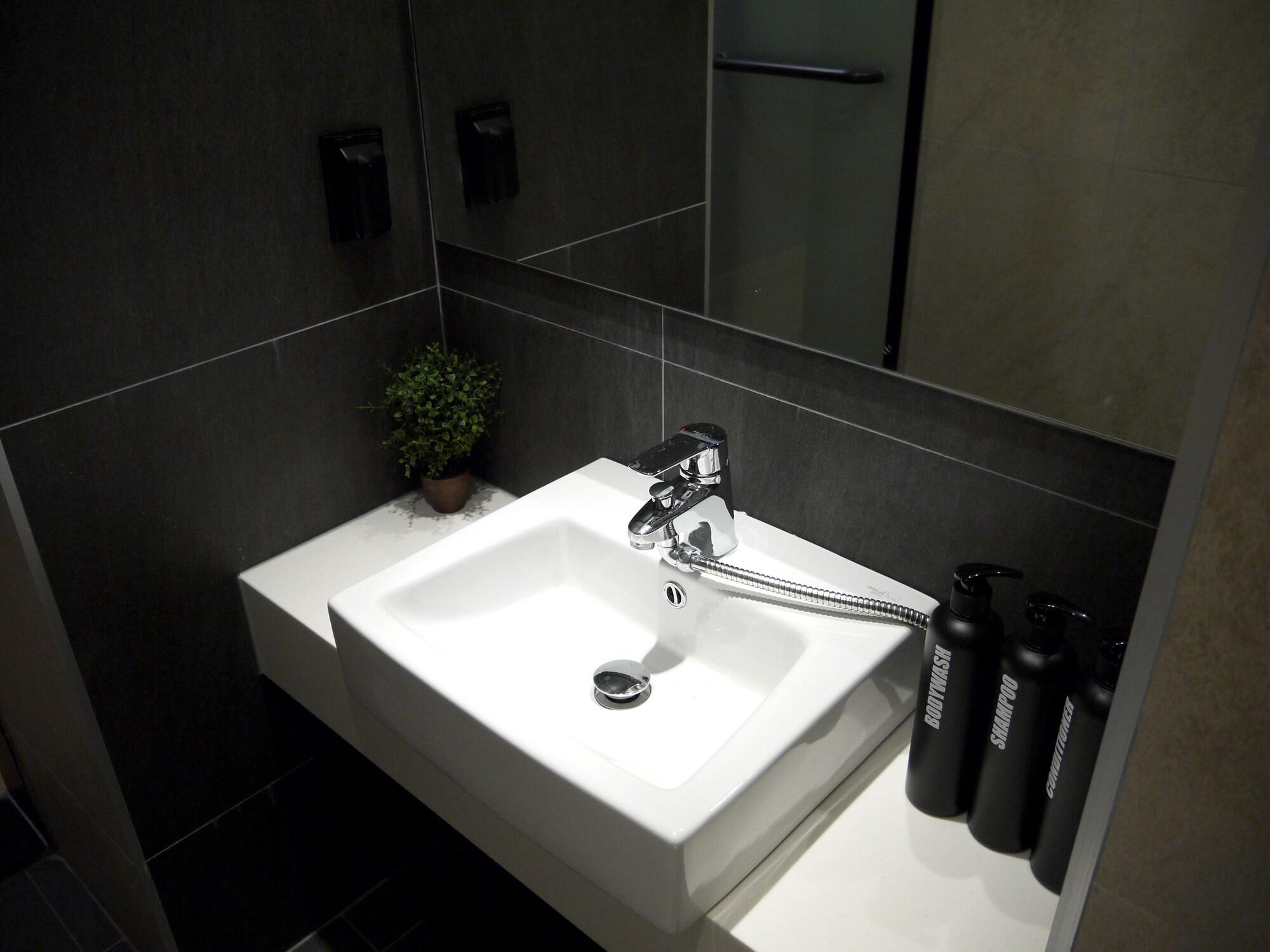 Hostel Cleo Seoul Hongdae Exterior photo