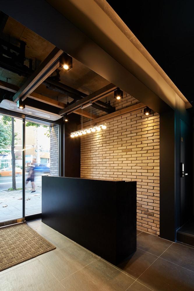 Hostel Cleo Seoul Hongdae Exterior photo