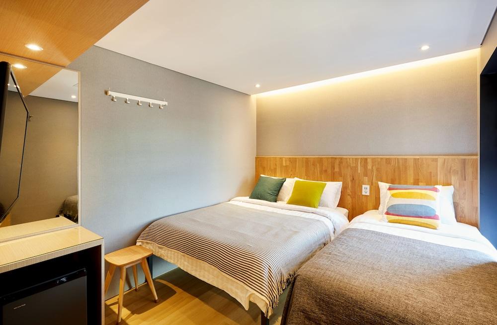 Hostel Cleo Seoul Hongdae Exterior photo