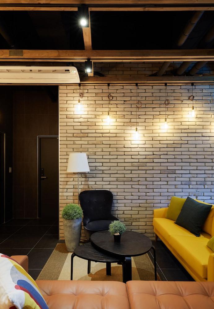Hostel Cleo Seoul Hongdae Exterior photo