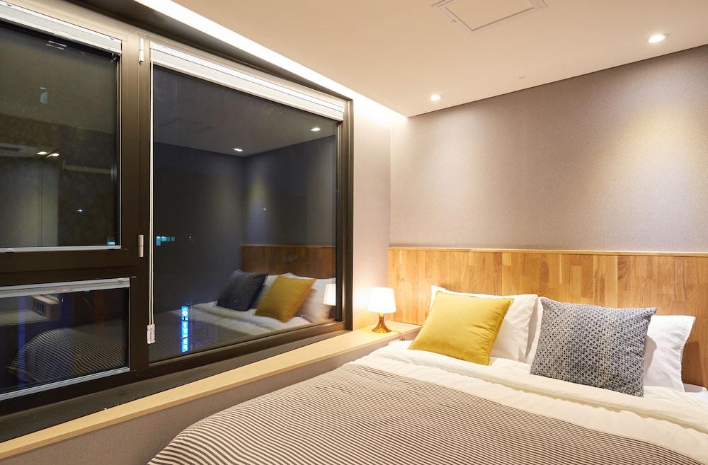 Hostel Cleo Seoul Hongdae Exterior photo