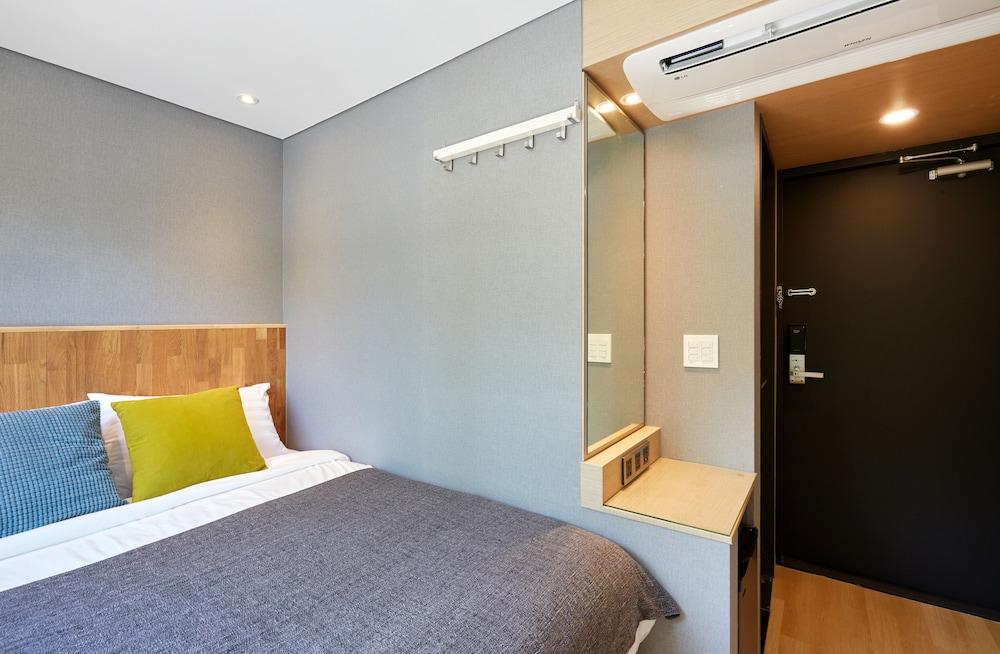 Hostel Cleo Seoul Hongdae Exterior photo