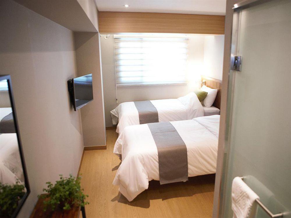 Hostel Cleo Seoul Hongdae Exterior photo