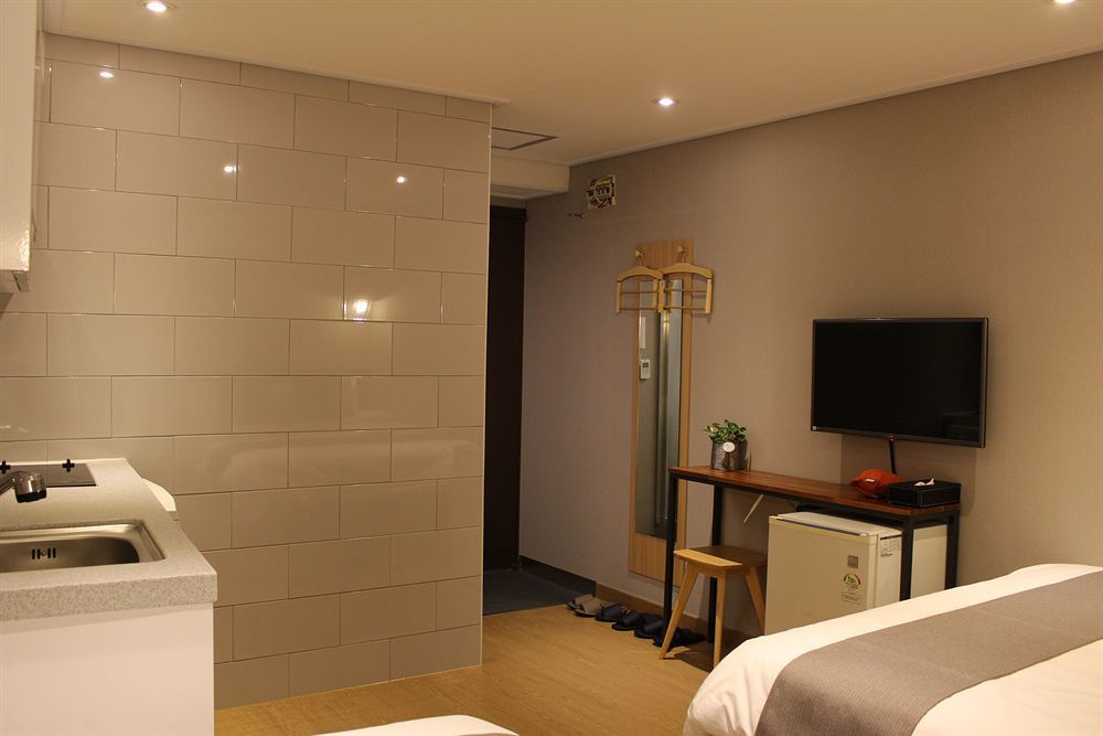 Hostel Cleo Seoul Hongdae Exterior photo