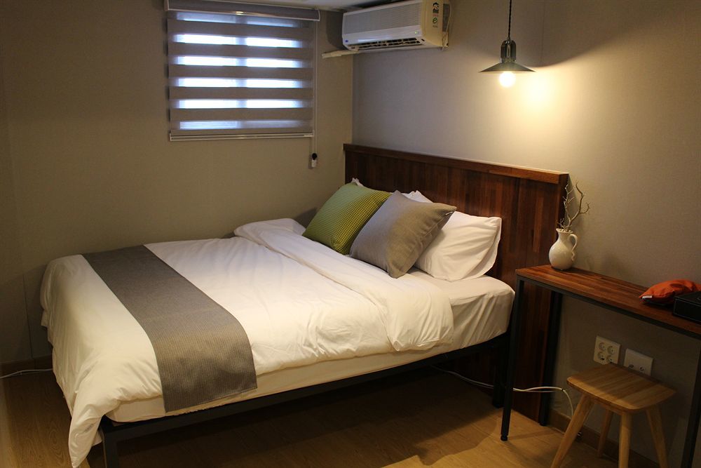 Hostel Cleo Seoul Hongdae Exterior photo