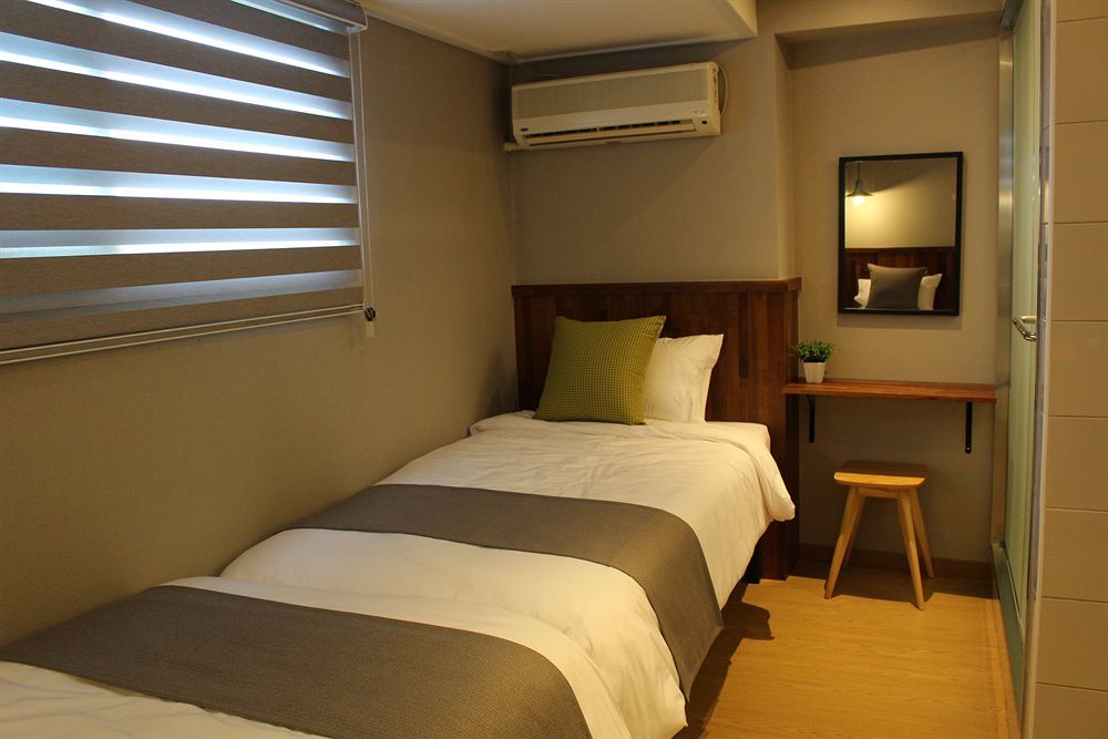 Hostel Cleo Seoul Hongdae Exterior photo